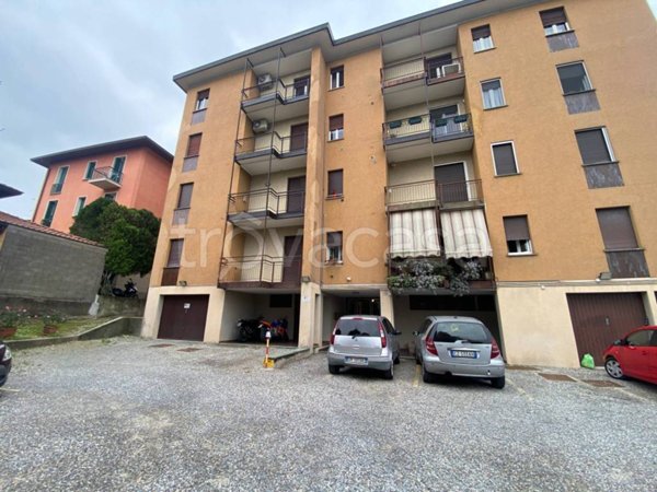 appartamento in vendita a Montano Lucino in zona Lucino