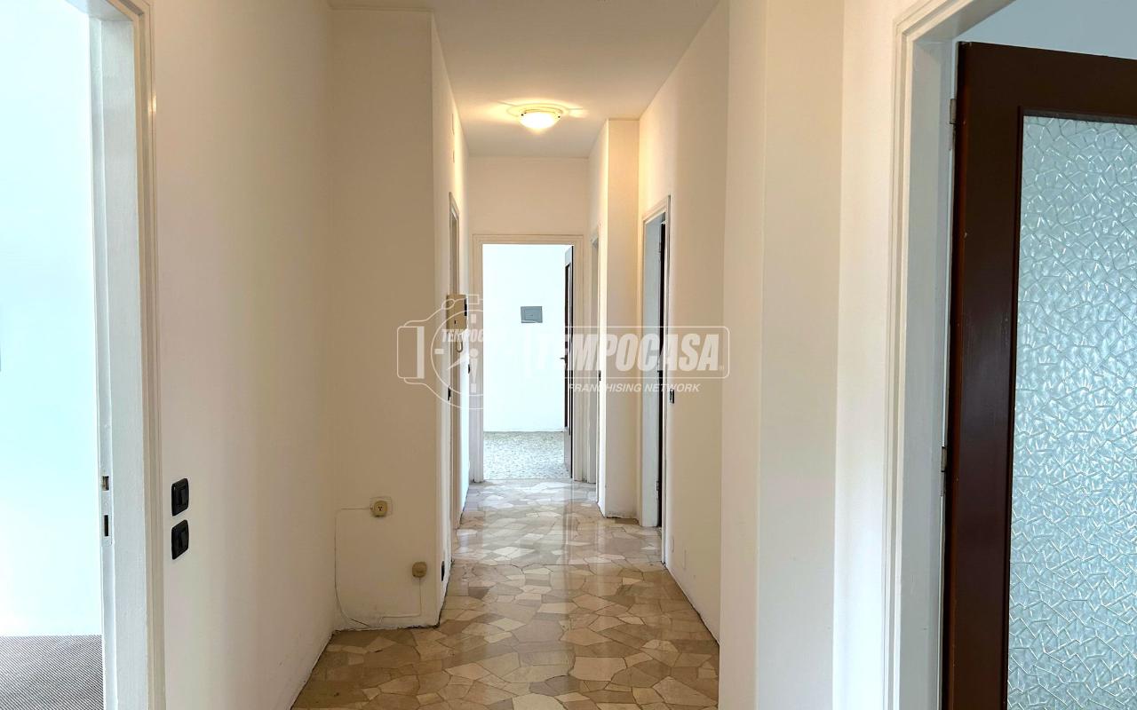 appartamento in vendita a Montano Lucino in zona Lucino