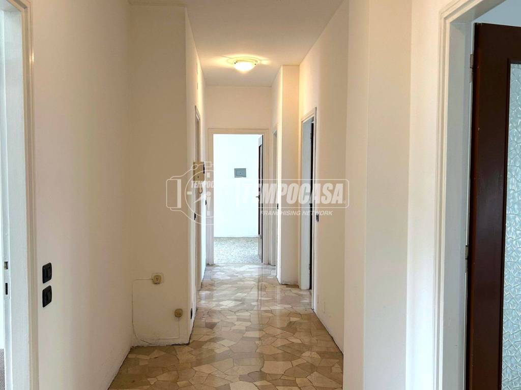 appartamento in vendita a Montano Lucino in zona Lucino
