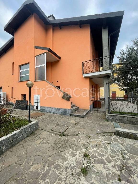 casa indipendente in vendita a Montano Lucino