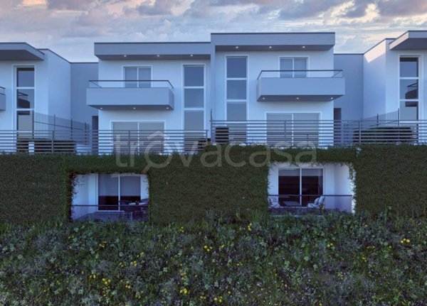 casa indipendente in vendita a Montano Lucino in zona Lucino