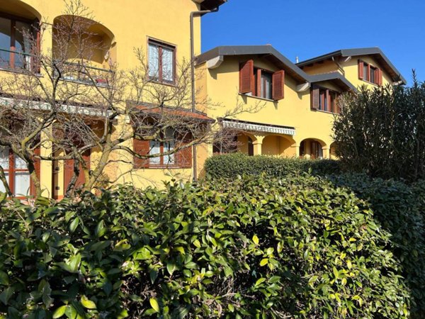casa indipendente in vendita a Montano Lucino in zona Montano