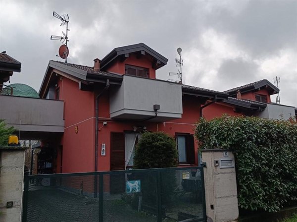 casa indipendente in vendita a Montano Lucino in zona Montano