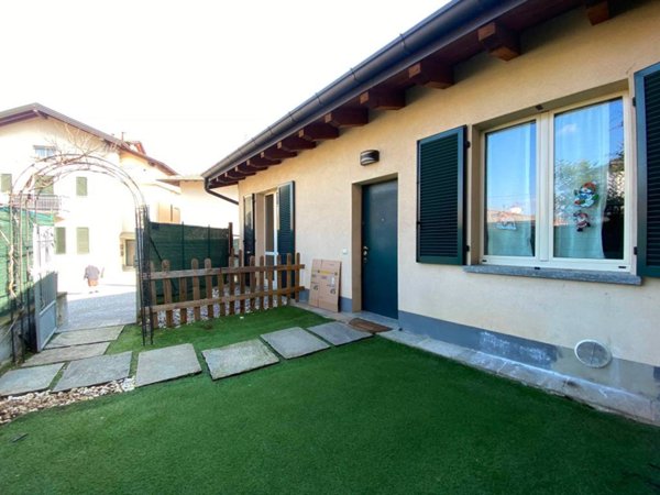 casa indipendente in vendita a Montano Lucino in zona Montano