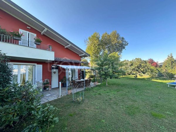 casa indipendente in vendita a Montano Lucino in zona Montano