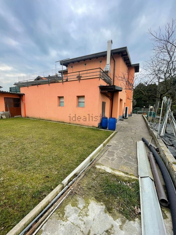 casa indipendente in vendita a Montano Lucino