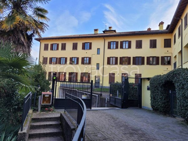 casa indipendente in vendita a Montano Lucino in zona Lucino