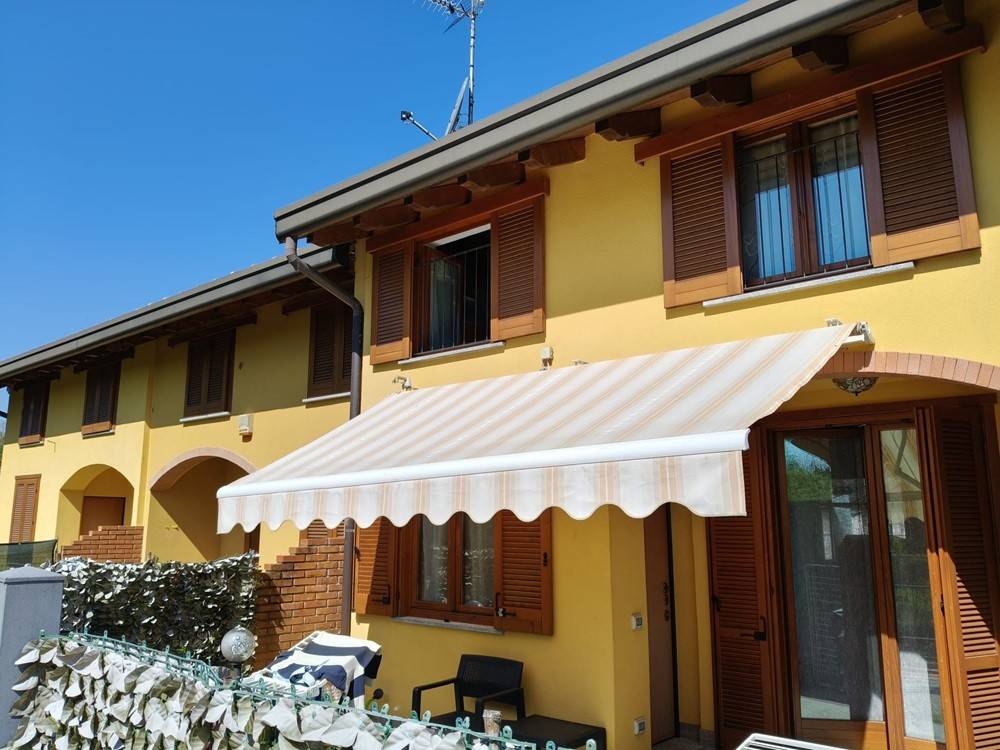 casa indipendente in vendita a Montano Lucino