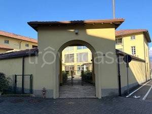 casa indipendente in vendita a Montano Lucino