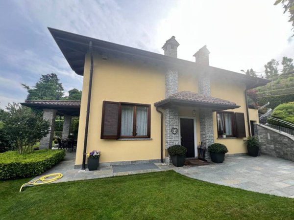 casa indipendente in vendita a Montano Lucino in zona Lucino