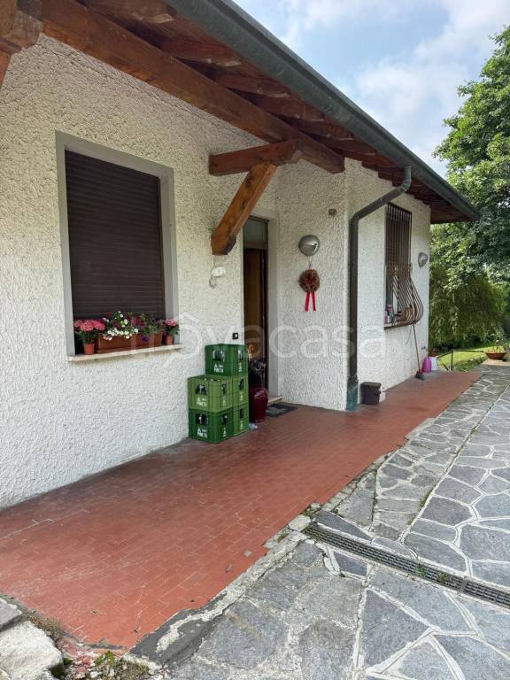 casa indipendente in vendita a Montano Lucino