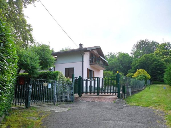 casa indipendente in vendita a Montano Lucino