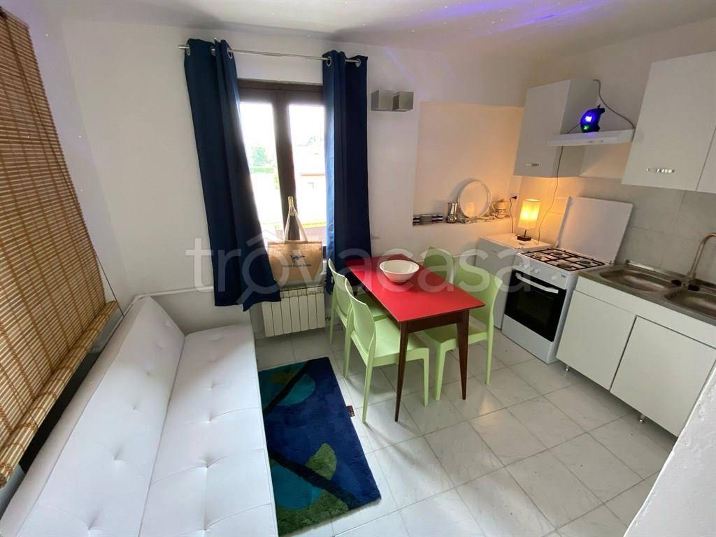 appartamento in vendita a Montano Lucino in zona Lucino