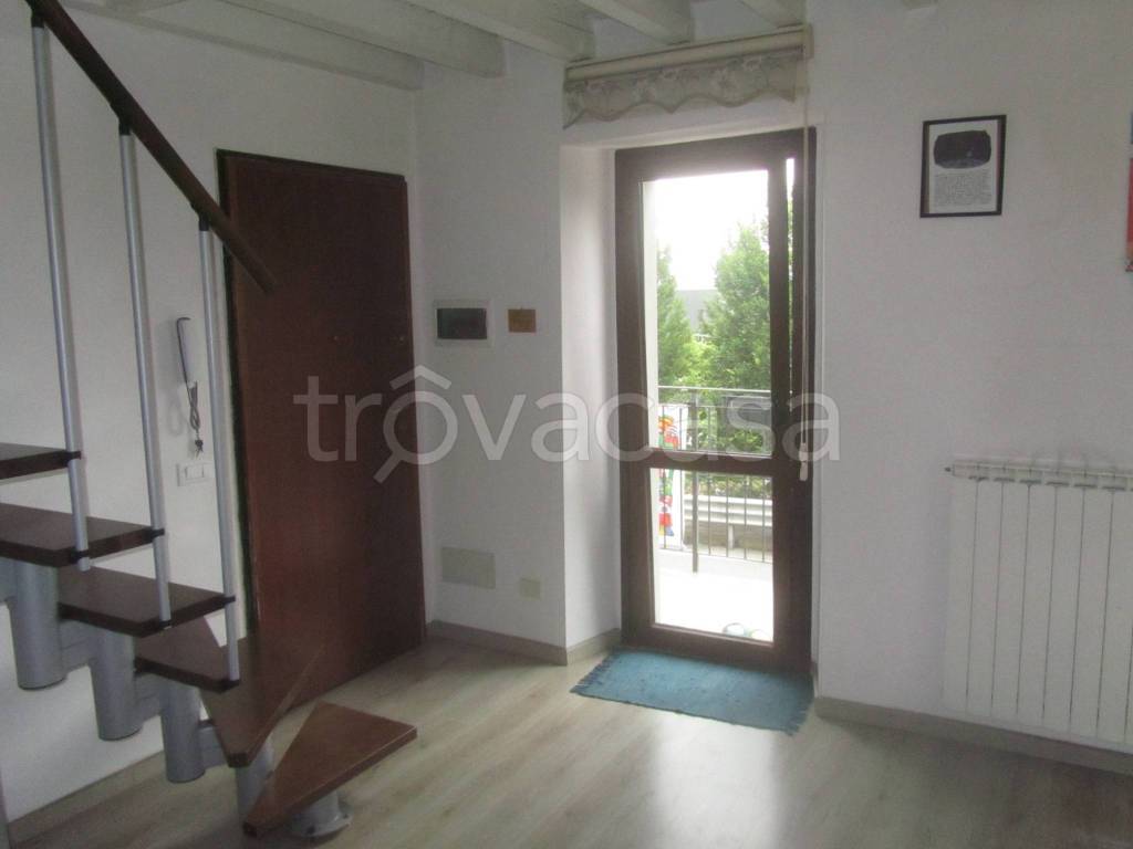 appartamento in vendita a Montano Lucino in zona Lucino