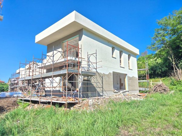 casa indipendente in vendita a Montano Lucino