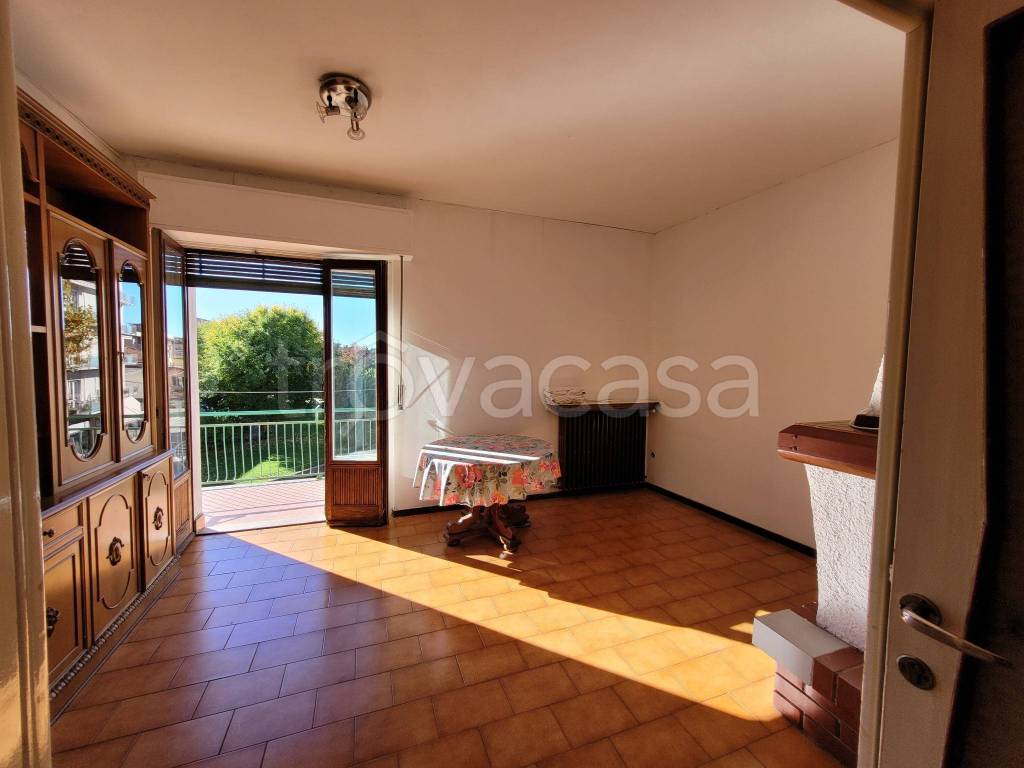 appartamento in vendita a Montano Lucino