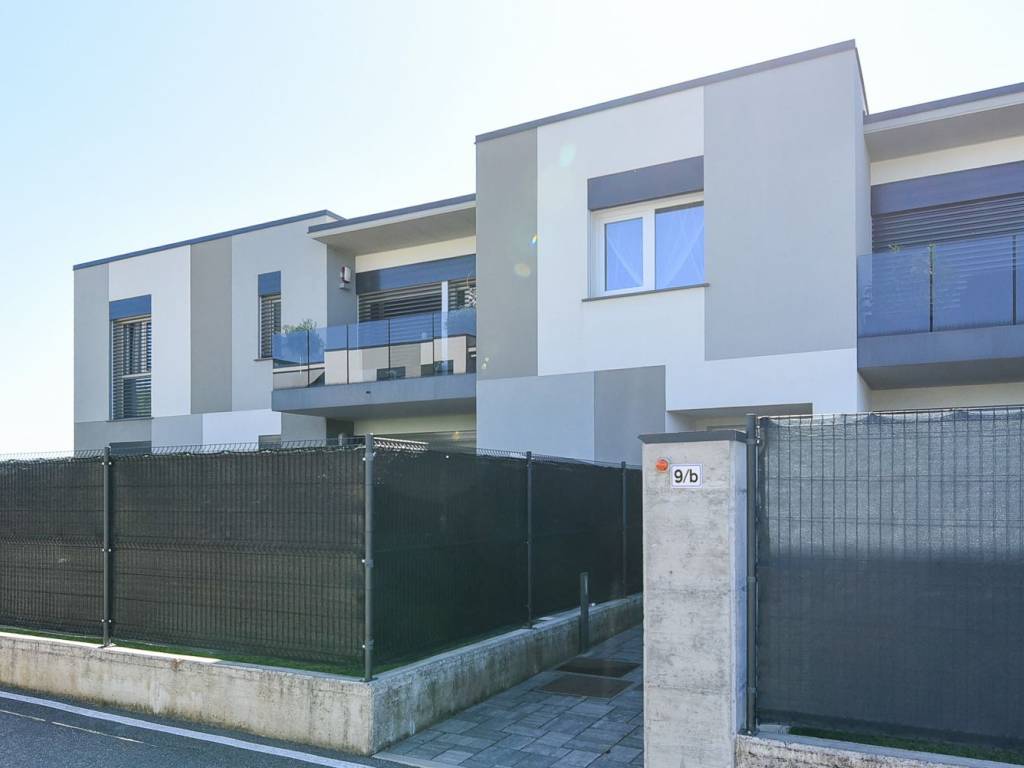 casa indipendente in vendita a Montano Lucino