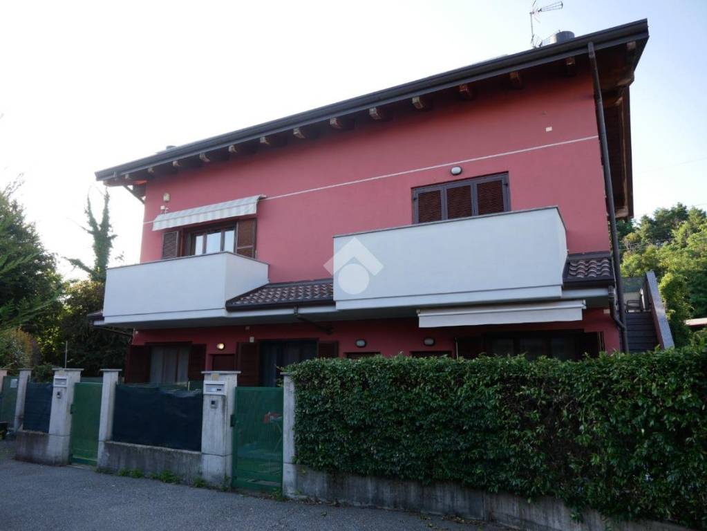 appartamento in vendita a Montano Lucino