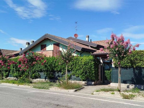 appartamento in vendita a Montano Lucino in zona Montano