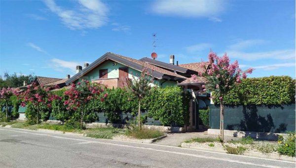 appartamento in vendita a Montano Lucino in zona Montano