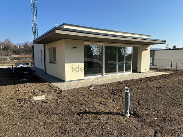 casa indipendente in vendita a Montano Lucino in zona Montano