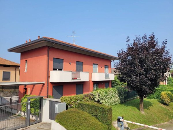 appartamento in vendita a Montano Lucino in zona Montano