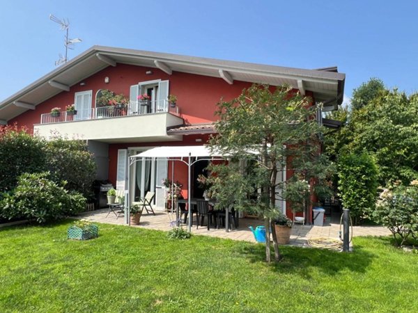 casa indipendente in vendita a Montano Lucino in zona Montano