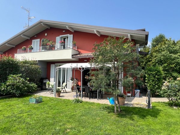casa indipendente in vendita a Montano Lucino