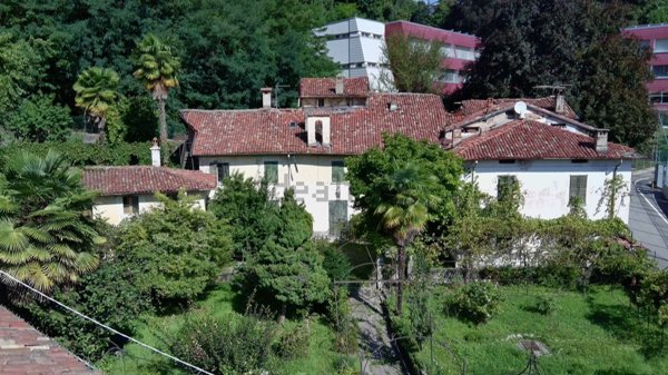 pentavano in vendita a Montano Lucino in zona Lucino