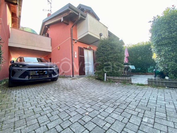 casa indipendente in vendita a Montano Lucino in zona Montano