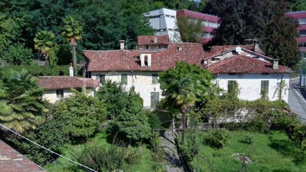 negozio in vendita a Montano Lucino in zona Lucino