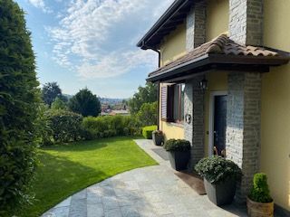 casa indipendente in vendita a Montano Lucino in zona Lucino