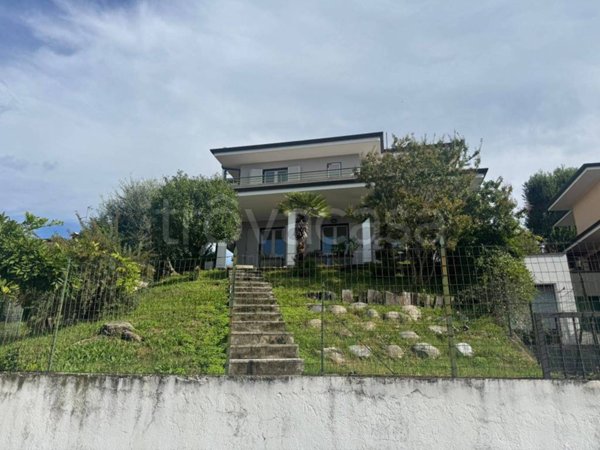 casa indipendente in vendita a Montano Lucino in zona Lucino