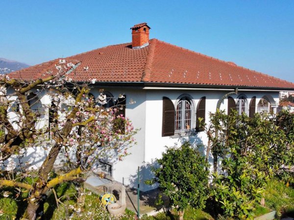 casa indipendente in vendita a Montano Lucino in zona Montano