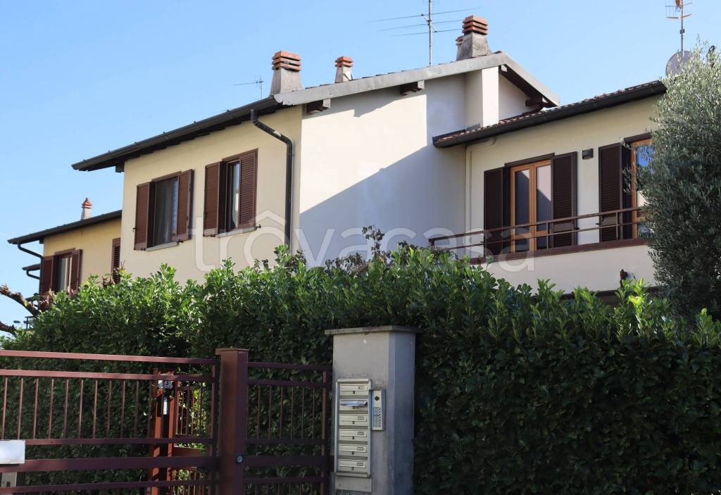casa indipendente in vendita a Montano Lucino in zona Lucino