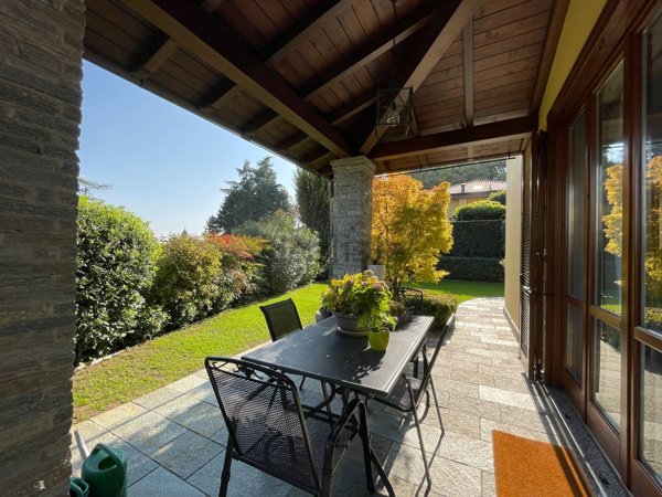 casa indipendente in vendita a Montano Lucino