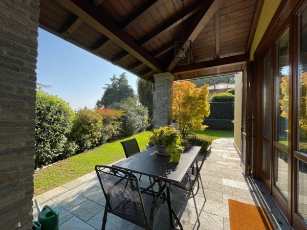 casa indipendente in vendita a Montano Lucino in zona Lucino