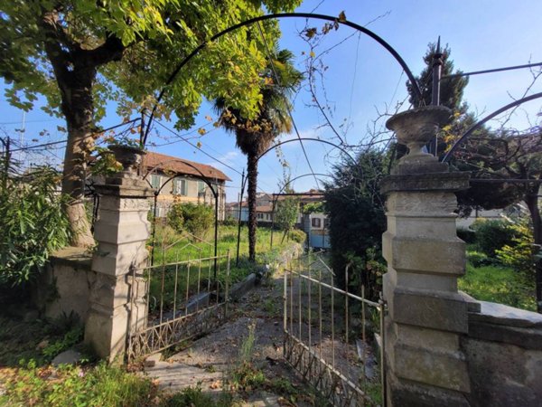 casa indipendente in vendita a Montano Lucino in zona Lucino