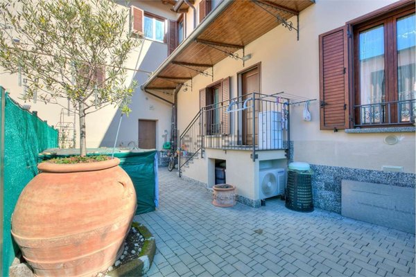 casa indipendente in vendita a Montano Lucino in zona Montano