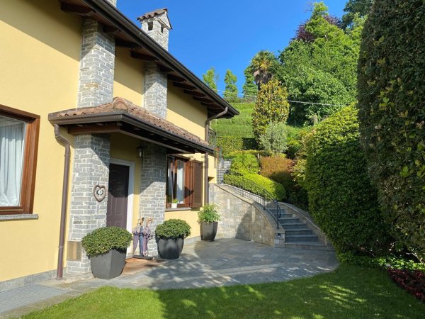 casa indipendente in vendita a Montano Lucino