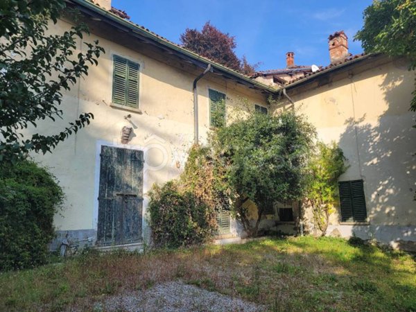 negozio in vendita a Montano Lucino in zona Lucino