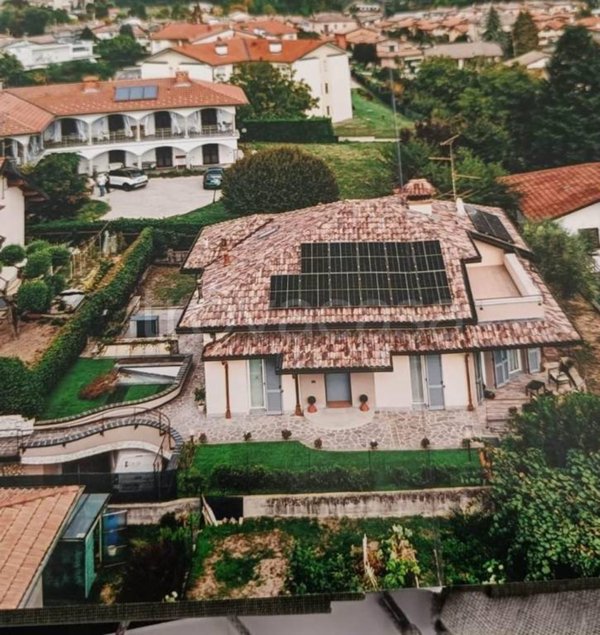 casa indipendente in vendita a Montano Lucino in zona Montano