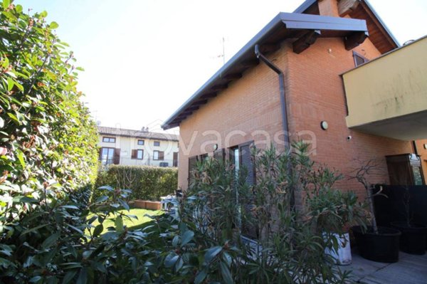 casa indipendente in vendita a Montano Lucino