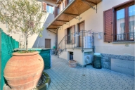 casa indipendente in vendita a Montano Lucino in zona Montano