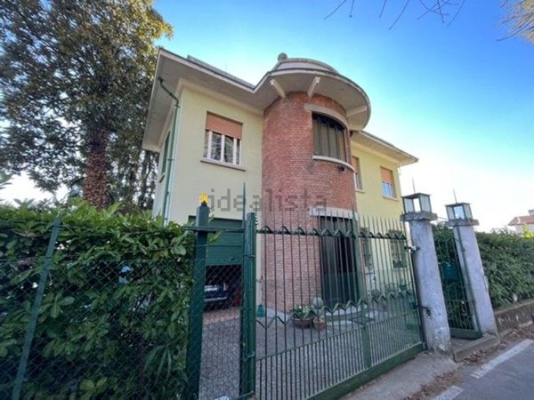 casa indipendente in vendita a Montano Lucino