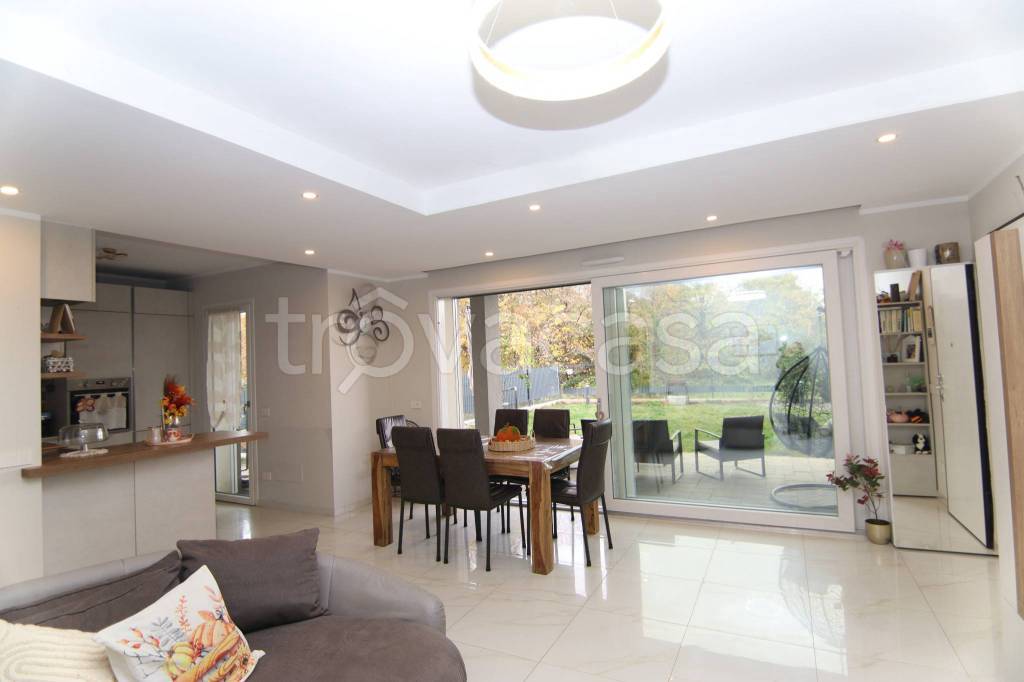 appartamento in vendita a Montano Lucino