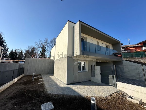 casa indipendente in vendita a Montano Lucino