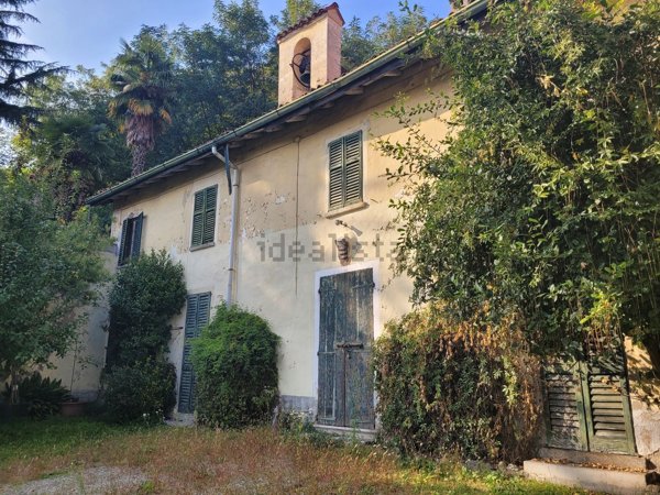 pentavano in vendita a Montano Lucino in zona Lucino