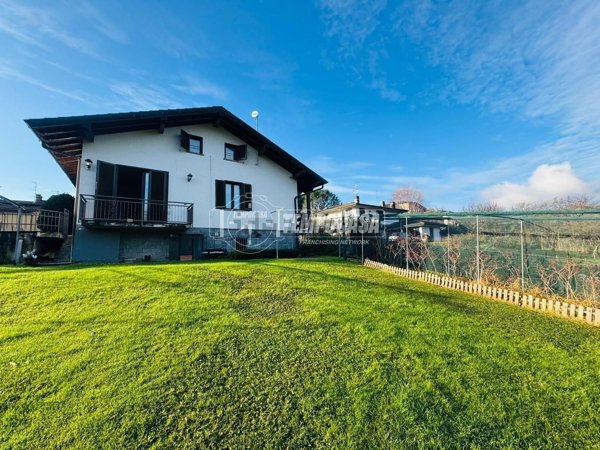 casa indipendente in vendita a Montano Lucino in zona Trivino