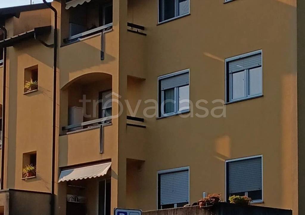 appartamento in vendita a Montano Lucino in zona Lucino